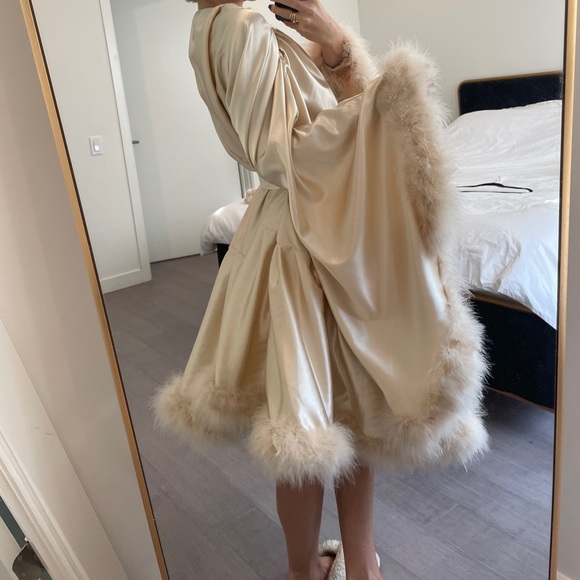 Sexy Robe with REAL features - Brand New - Picture 3 of 4